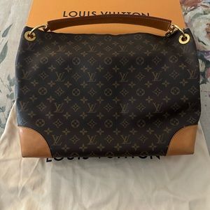 Louis Vuitton Berri MM